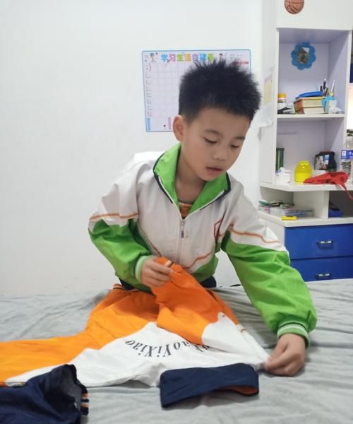 正在叠衣服的英文怎么写
,叠衣服用英语怎么说图2