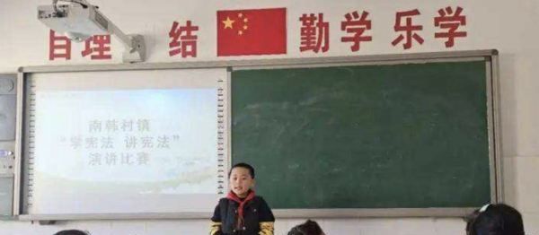 岁经典自我介绍
,女生自我介绍简单大方学生一分钟大学图3