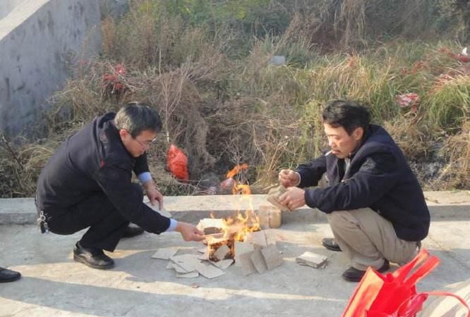 写活人名字烧纸会怎样
,给活着的人烧纸会怎样样图1