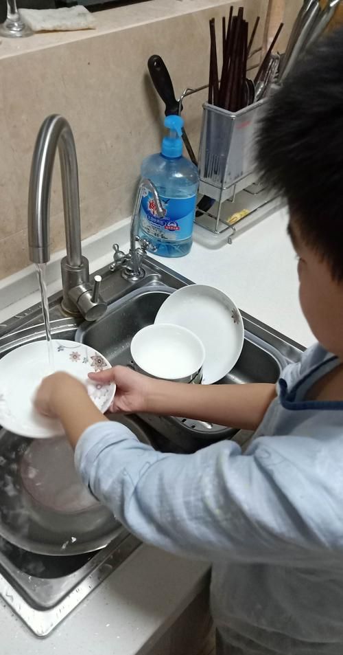 我能洗碗英语
,我会洗碗摆餐具扫地英语翻译图2